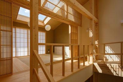 07Beach arrange Kyoto home around glass-fronted bathroom