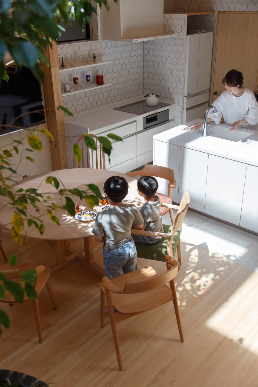 07Beach arrange Kyoto home around glass-fronted bathroom