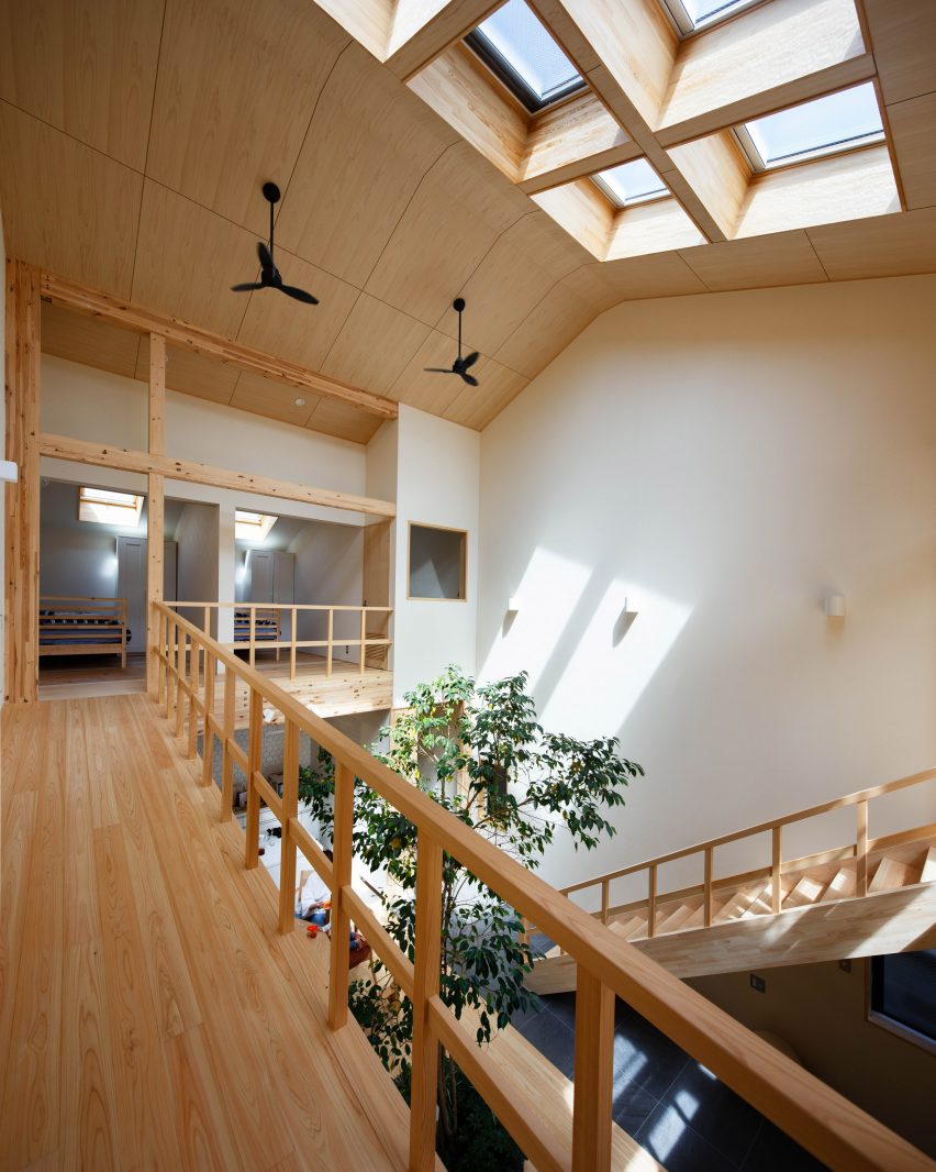 07Beach arrange Kyoto home around glass-fronted bathroom