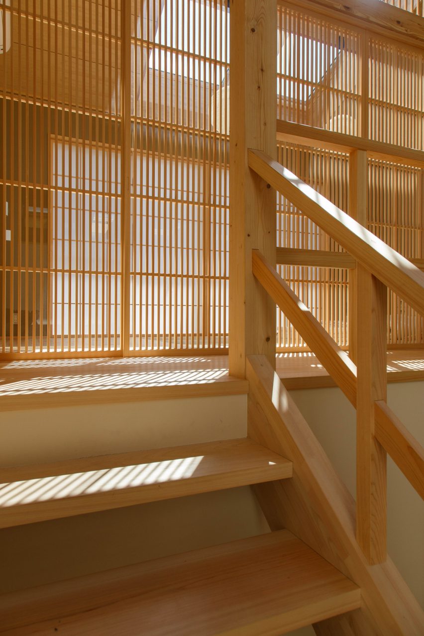 07Beach arrange Kyoto home around glass-fronted bathroom