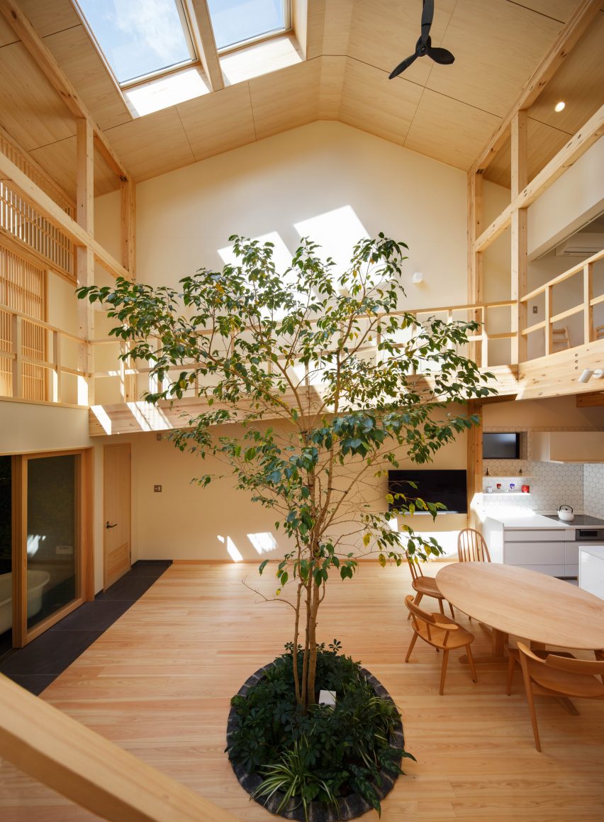07Beach arrange Kyoto home around glass-fronted bathroom