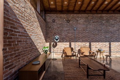 Lake house in Brazil by Solo Arquitectos