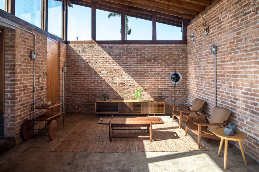Lake house in Brazil by Solo Arquitectos
