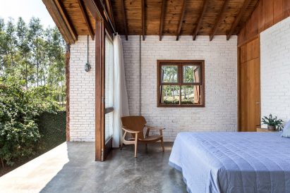 Lake house in Brazil by Solo Arquitectos