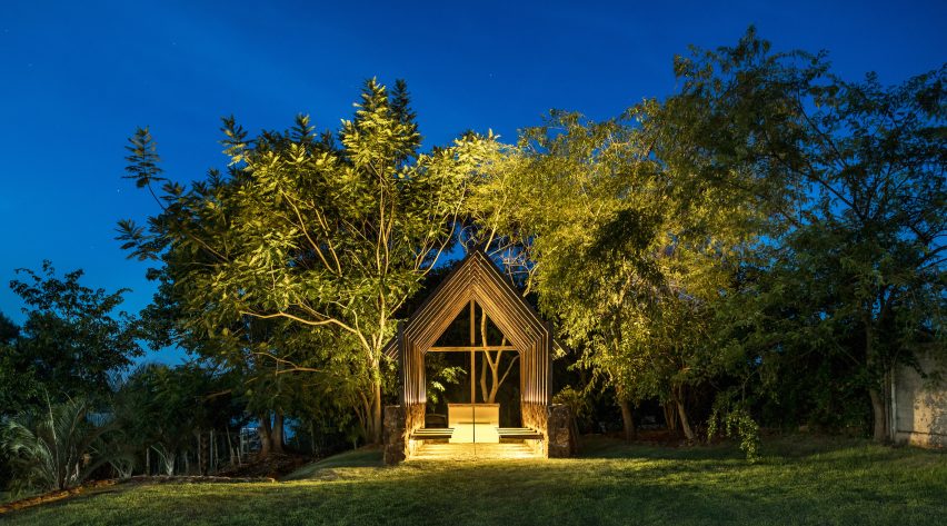 Lake house in Brazil by Solo Arquitectos