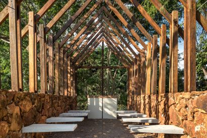 Lake house in Brazil by Solo Arquitectos