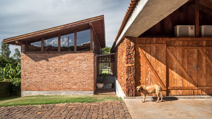 Lake house in Brazil by Solo Arquitectos