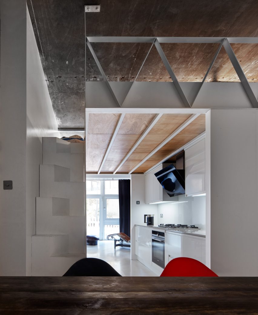 Martello Street apartment by Merrett Houmoller Architects