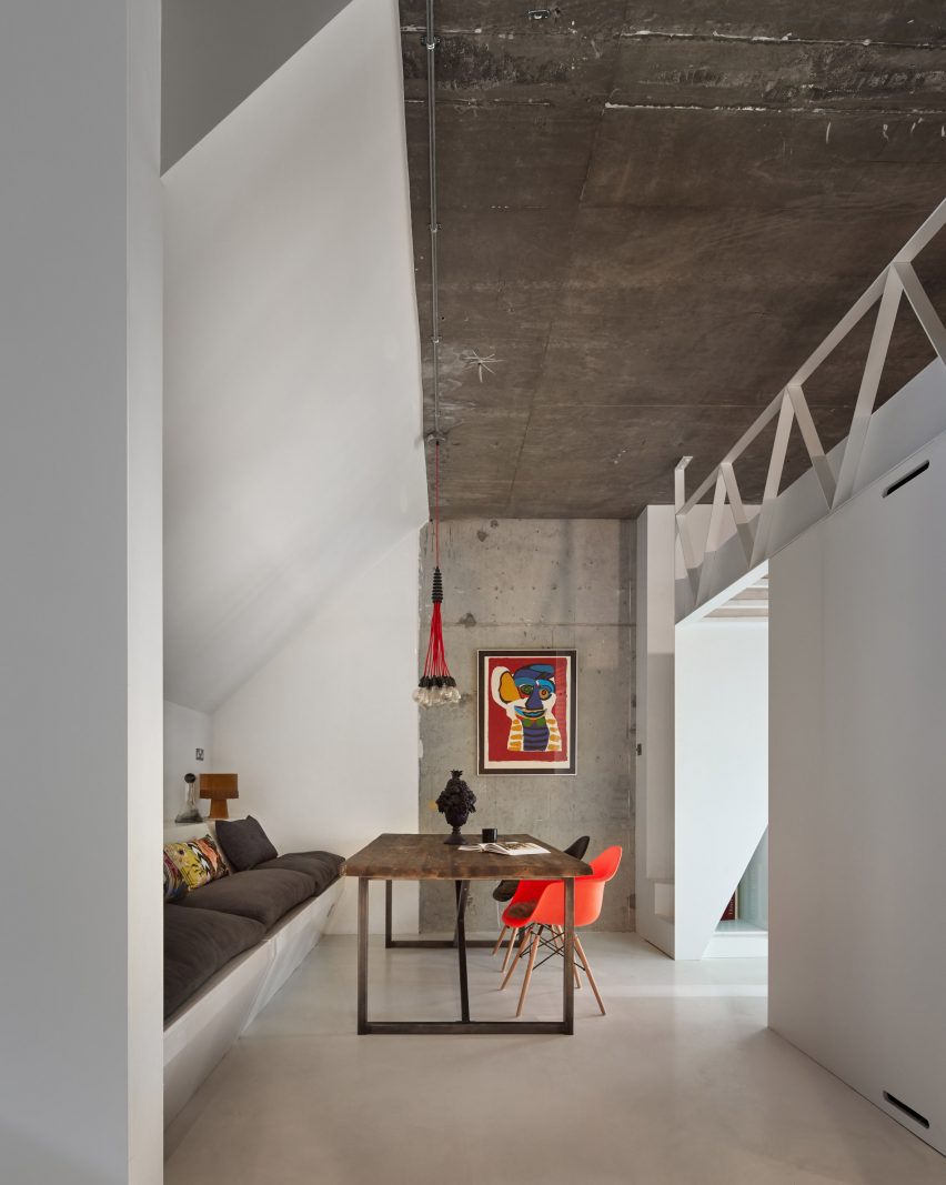 Martello Street apartment by Merrett Houmoller Architects