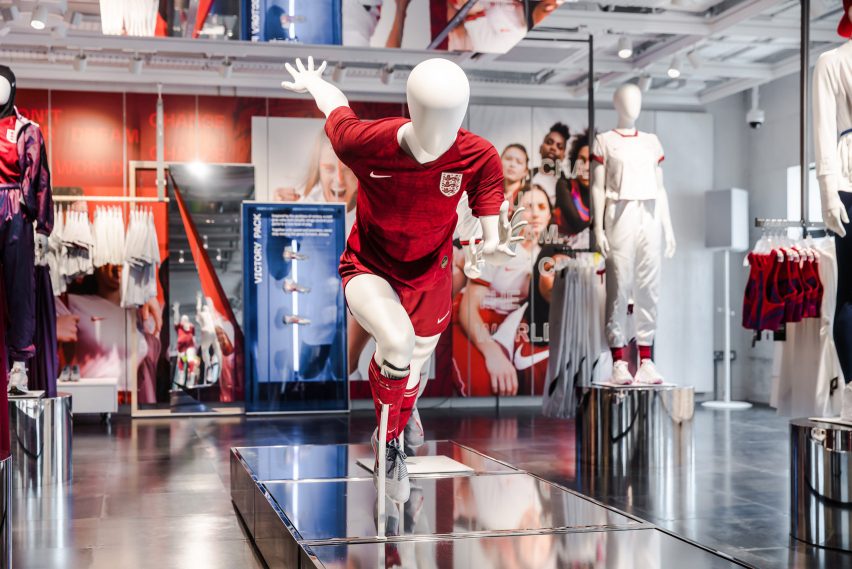 A redesign of the women's floor of Nike's London flagship shops includes plus-size mannequins and para-sport mannequins to model its clothing ranges.