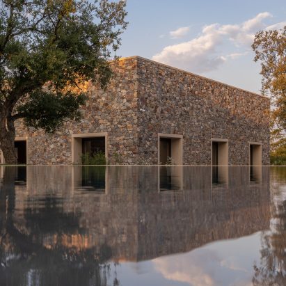 Tuñón Arquitectos’ Casa de Piedra is formed of nine cube-shaped rooms