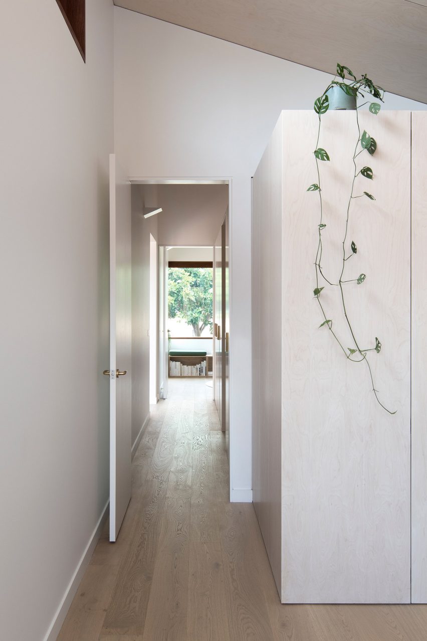 Three Piece House but Studio TRIAS