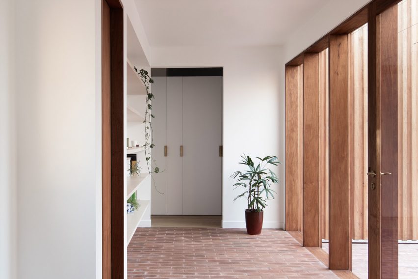 Three Piece House but Studio TRIAS