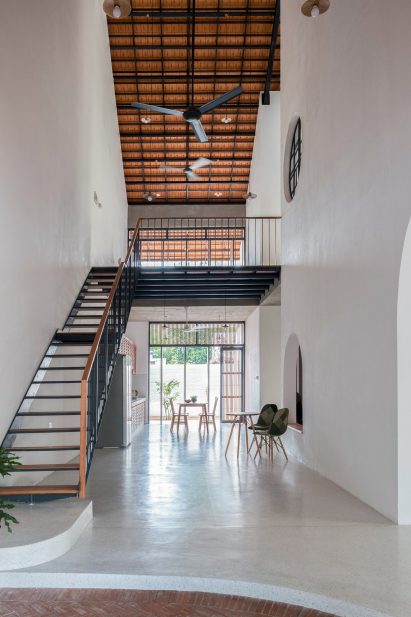 Tile Roof House by K58atelier