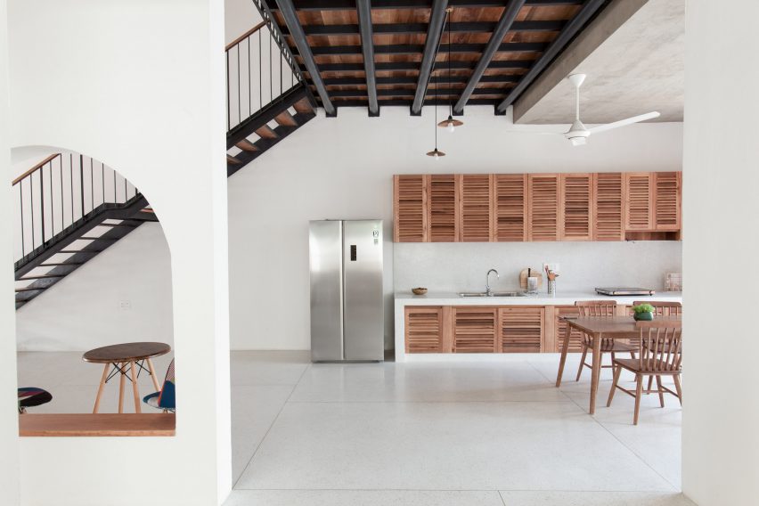 Tile Roof House by K58atelier