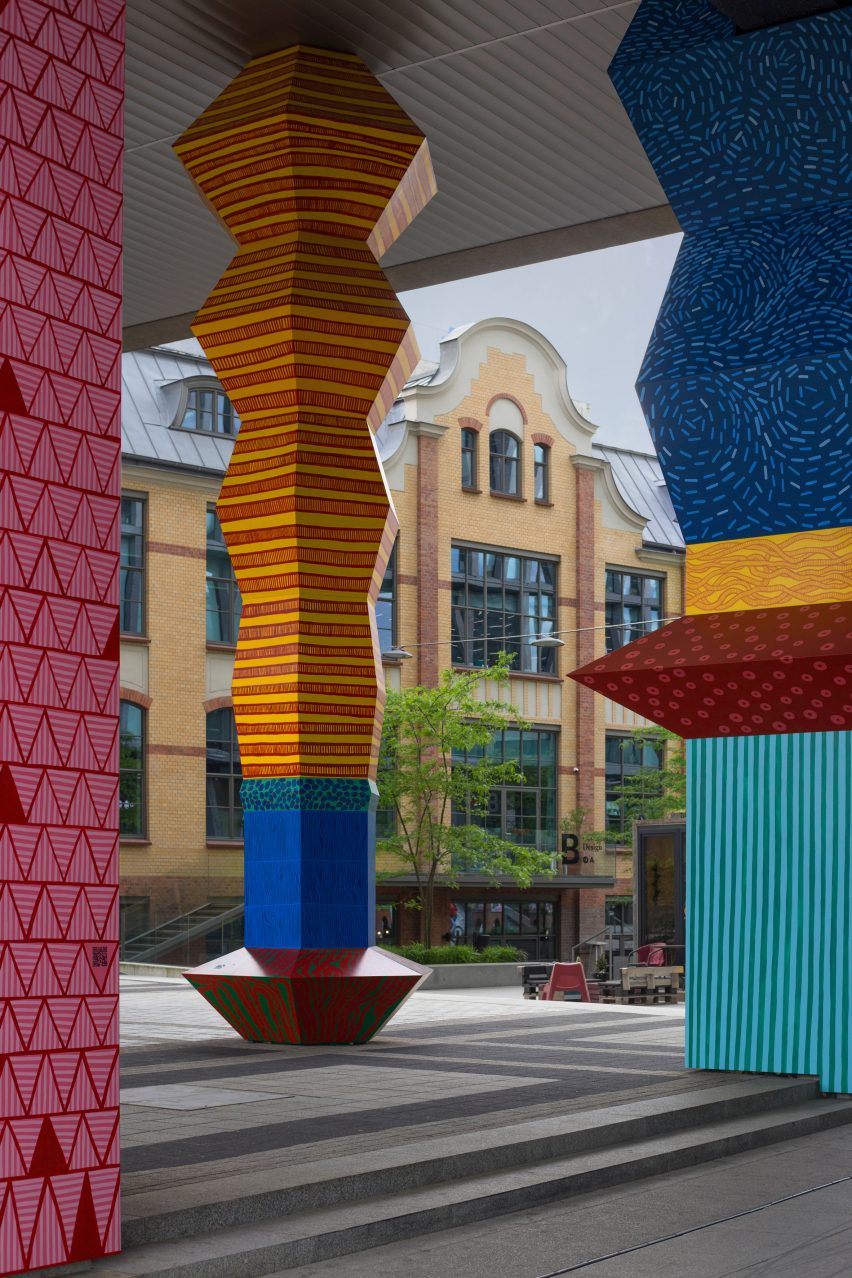 Alicja Biała and Iwo Borkowicz's Totemy project turns climate-change data into towering sculptures