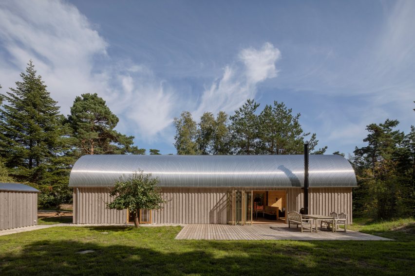Vibo Tværveh cabin in Nykøbing Sjælland, Denmark, by Valbæk Brørup Architects