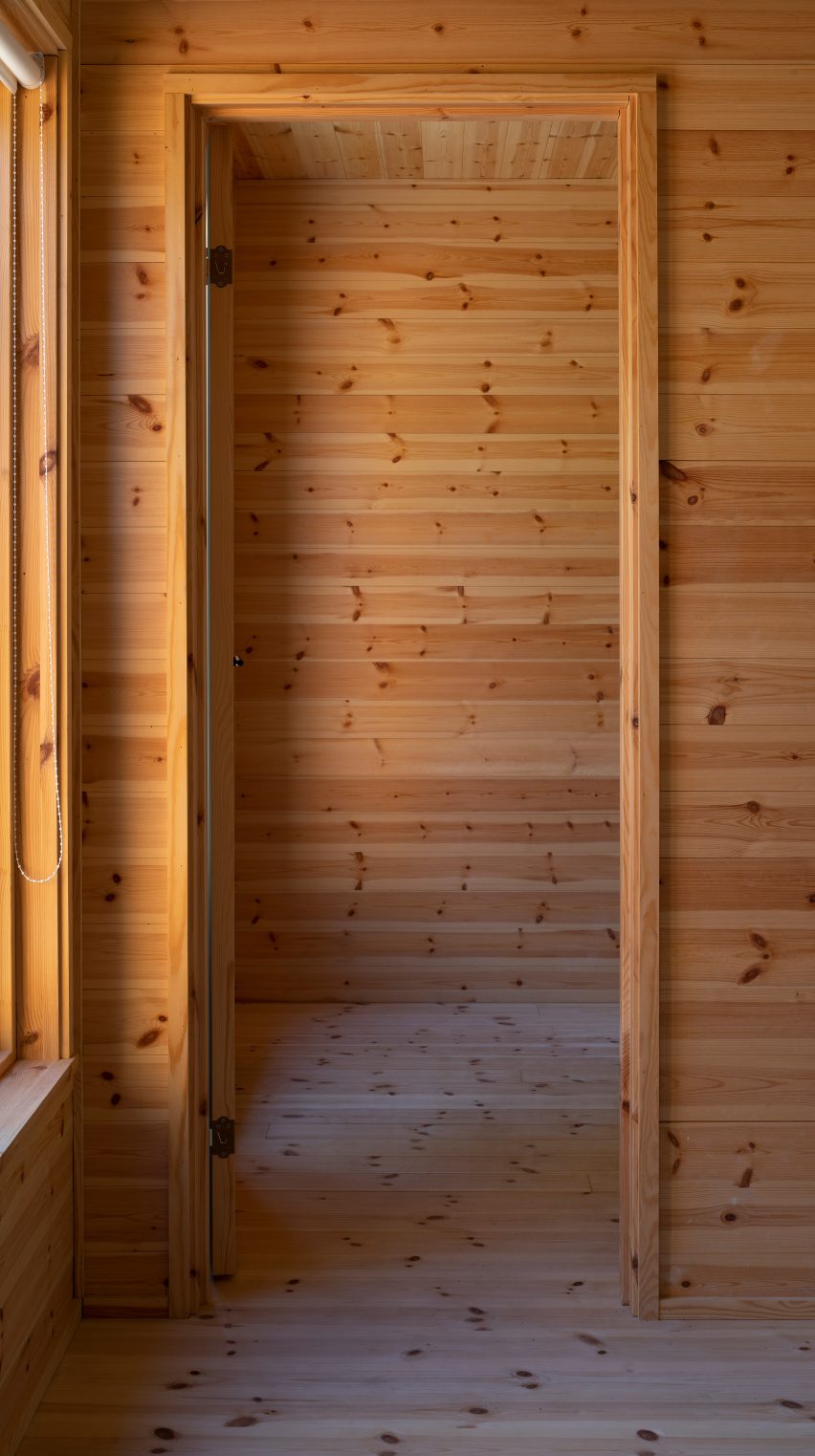 Vibo Tværveh cabin in Nykøbing Sjælland, Denmark, by Valbæk Brørup Architects