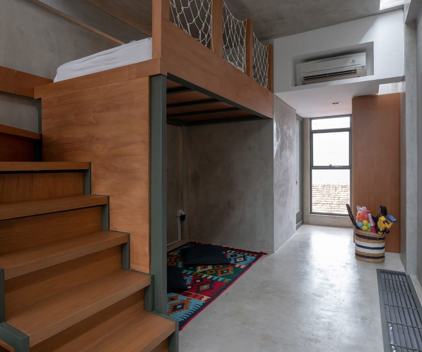 3500 Millimetre House by Ago Architects
