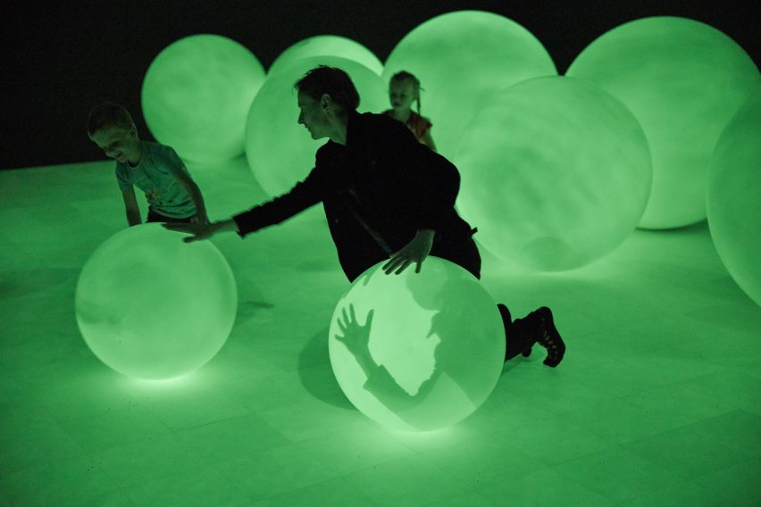 Daan Roosegaarde Presence exhibition
