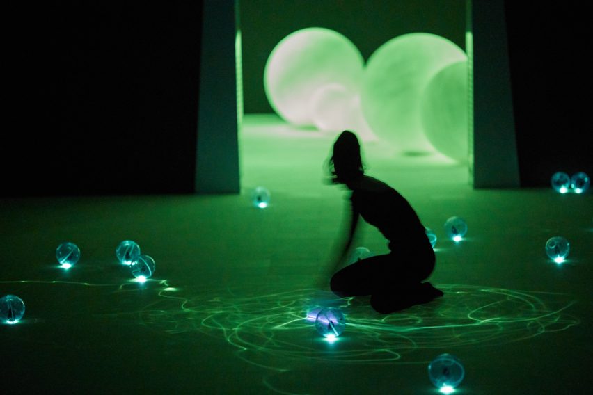 Daan Roosegaarde Presence exhibition