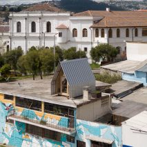 El Sindicato builds tiny Casa Parásito on a rooftop in Ecuador