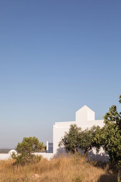 Dá Licença hotel by Vitor Borges and Franck Laigneau