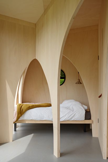 Mobile forest cabin at Het bos roept campsite by The Way We Build