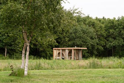 Mobile forest cabin at Het bos roept campsite by The Way We Build