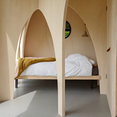 Mobile forest cabin at Het bos roept campsite by The Way We Build