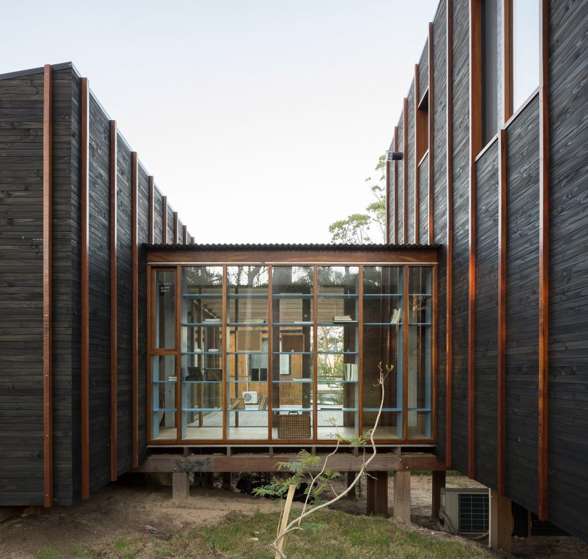Casa en la Juanita by FRAM Arquitectos and Delfina Riverti