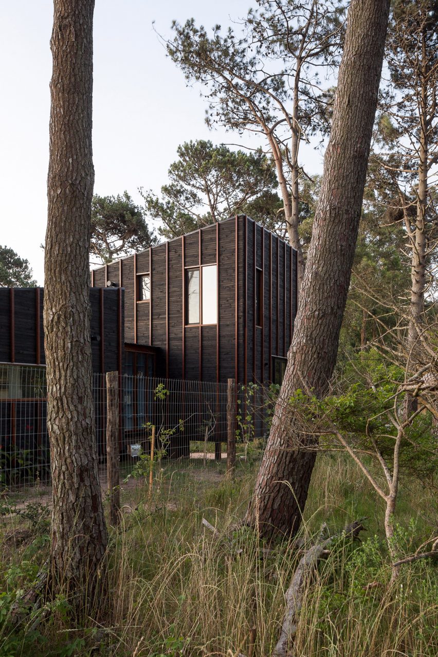Casa en la Juanita by FRAM Arquitectos and Delfina Riverti