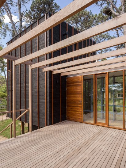 Casa en la Juanita by FRAM Arquitectos and Delfina Riverti