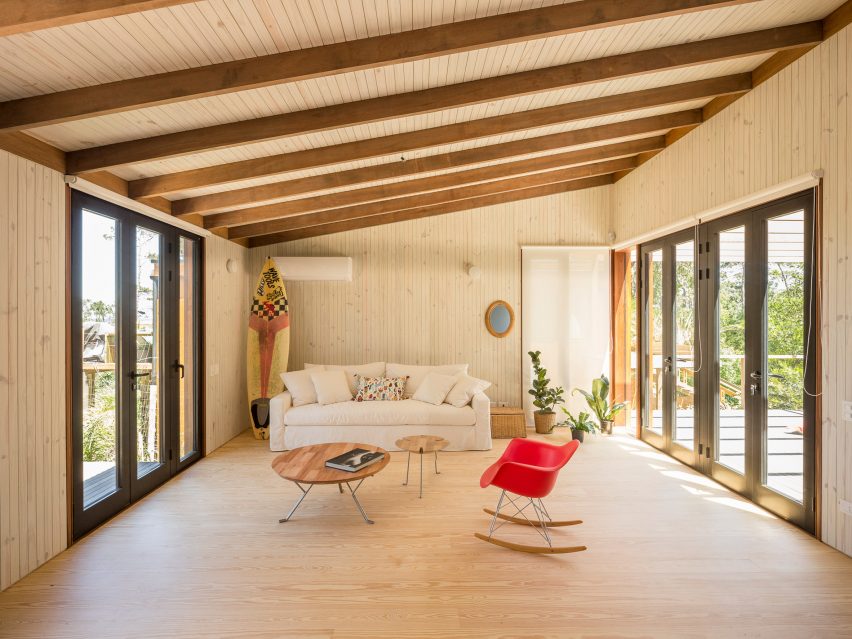 Casa en la Juanita by FRAM Arquitectos and Delfina Riverti