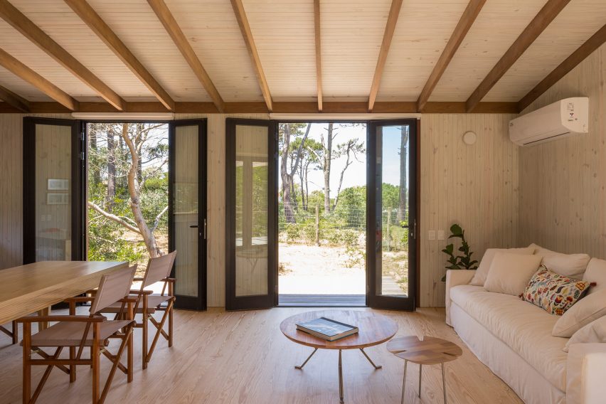Casa en la Juanita by FRAM Arquitectos and Delfina Riverti