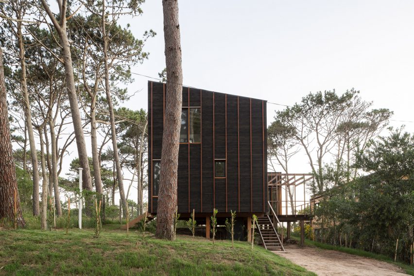 Casa en la Juanita by FRAM Arquitectos and Delfina Riverti
