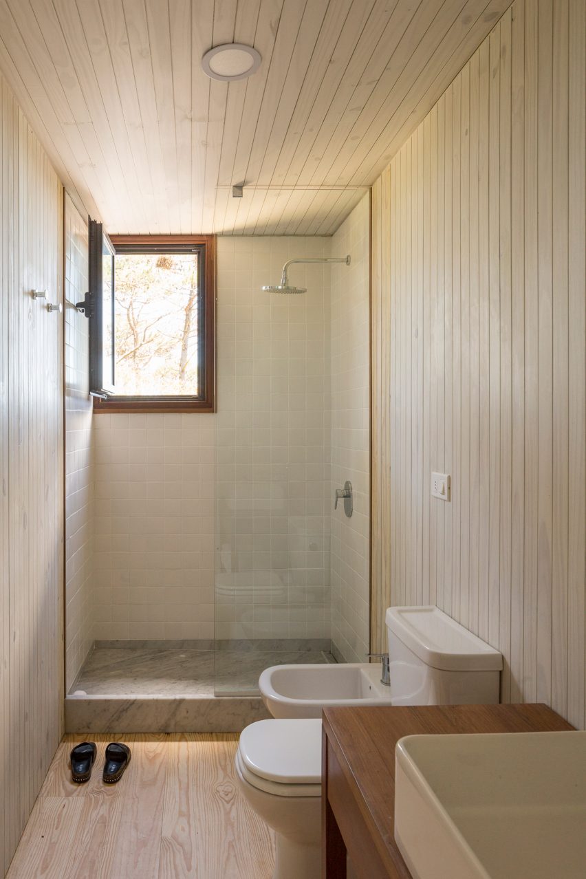 Casa en la Juanita by FRAM Arquitectos and Delfina Riverti
