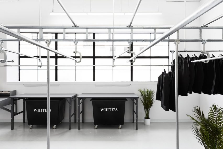 Les Nettoyeur White's by Ivy Studio