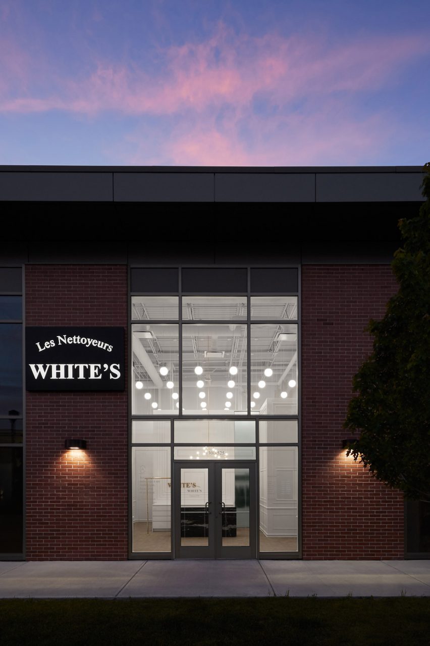Les Nettoyeur White's by Ivy Studio
