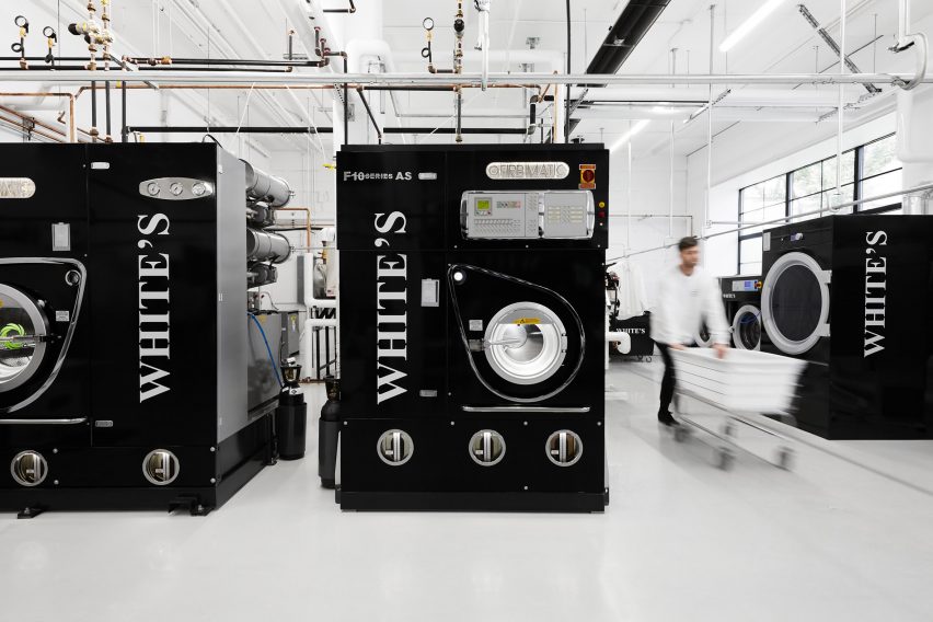 Les Nettoyeur White's by Ivy Studio