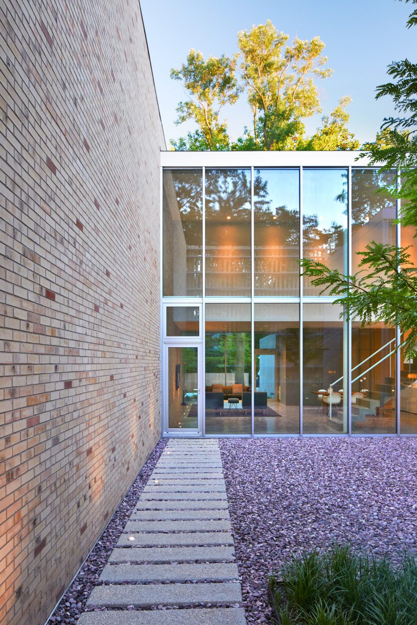 Lipton Thayer Brick House in Chicago, Illinois by Brooks Scarpa