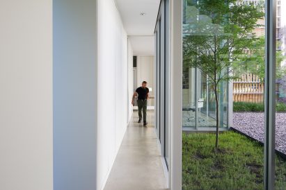 Lipton Thayer Brick House in Chicago, Illinois by Brooks Scarpa