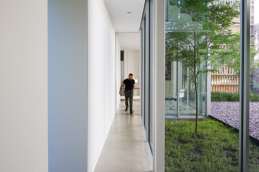 Lipton Thayer Brick House in Chicago, Illinois by Brooks Scarpa