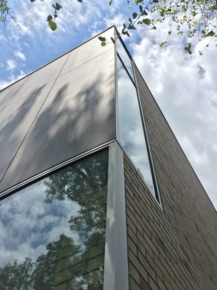 Lipton Thayer Brick House in Chicago, Illinois by Brooks Scarpa