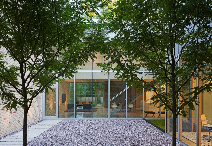 Lipton Thayer Brick House in Chicago, Illinois by Brooks Scarpa