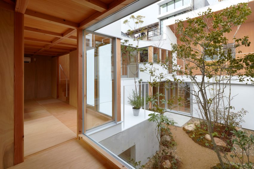 Loop House by Tomohiro Hata Architect and Associates