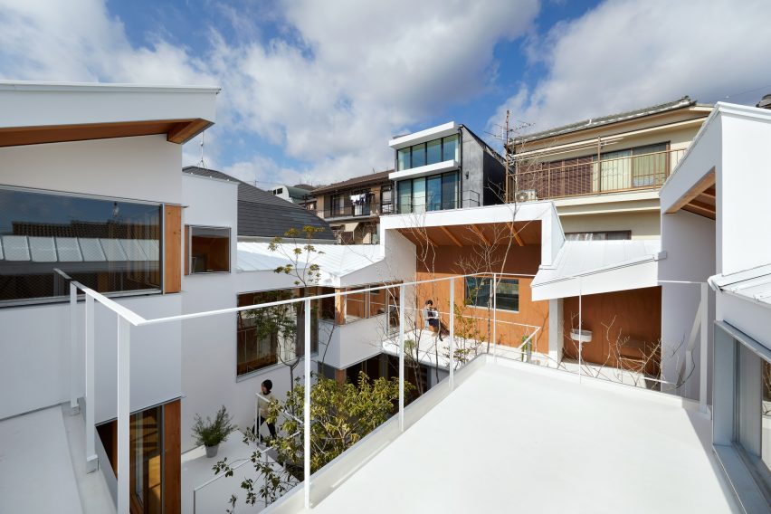 Loop House by Tomohiro Hata Architect and Associates