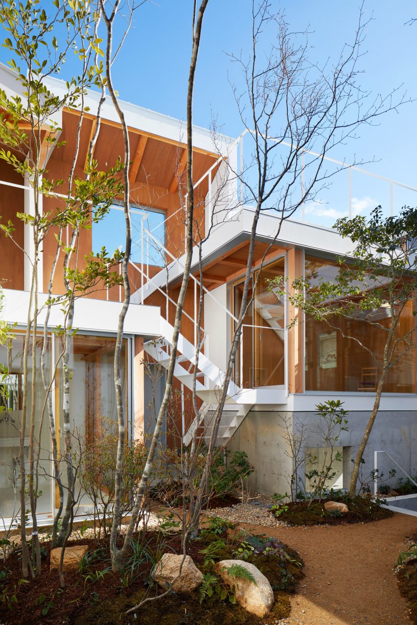 Loop House by Tomohiro Hata Architect and Associates