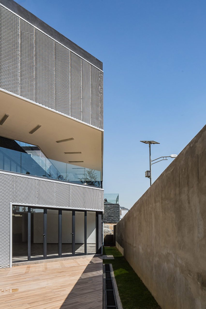 Moncayo Club House in Mexico City by Iconico Studio