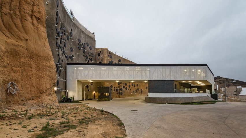 Moncayo Club House in Mexico City by Iconico Studio